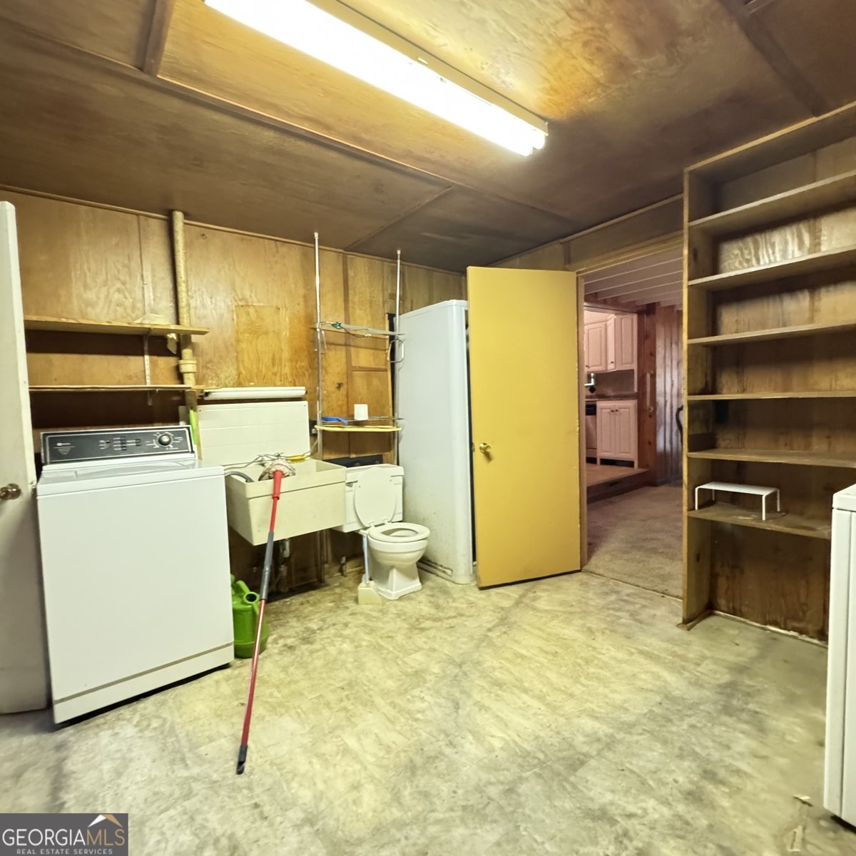 207 Iris Drive Centre - Photo 14