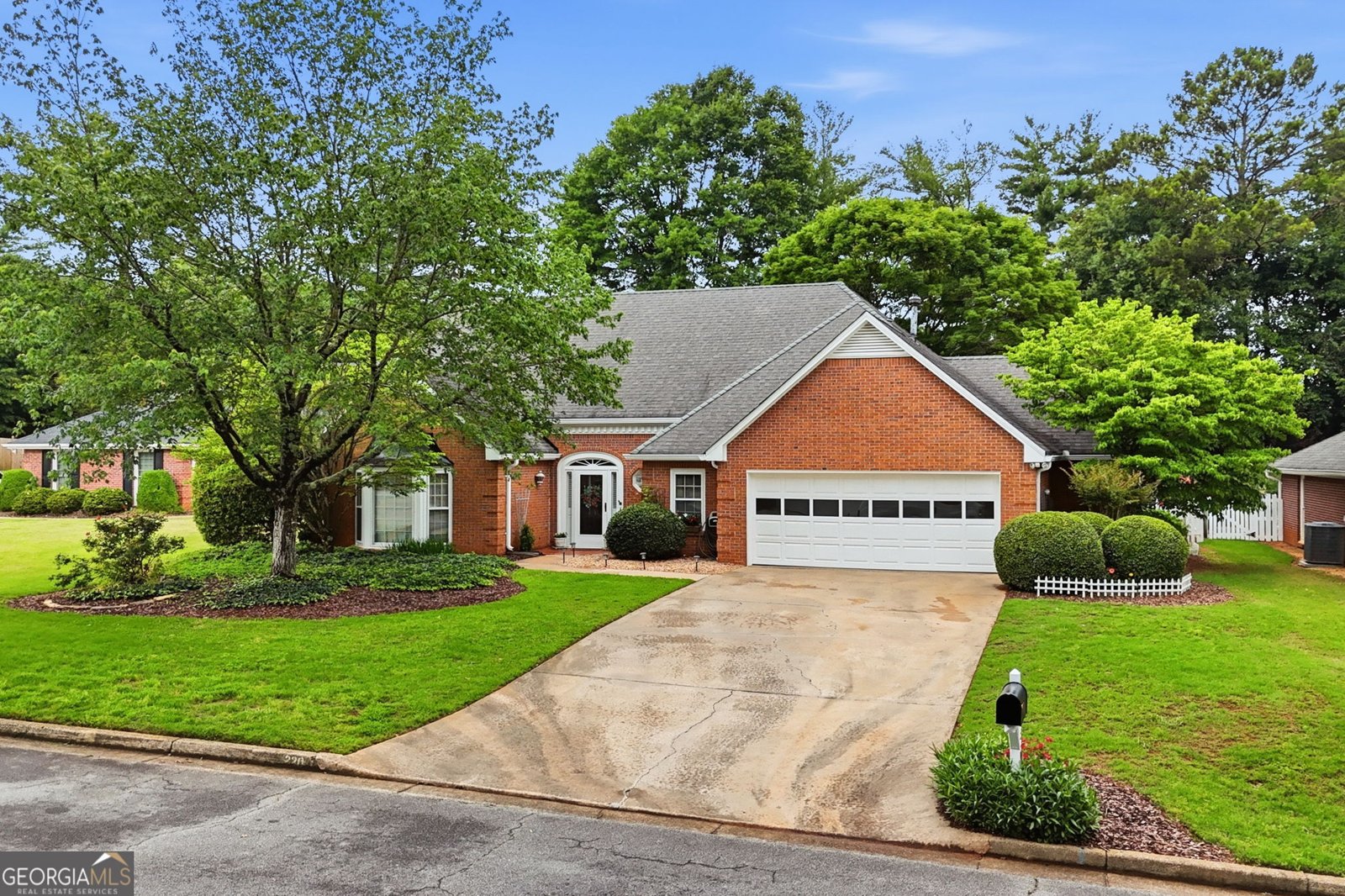 220 Stepping Stone Drive Alpharetta - main photo