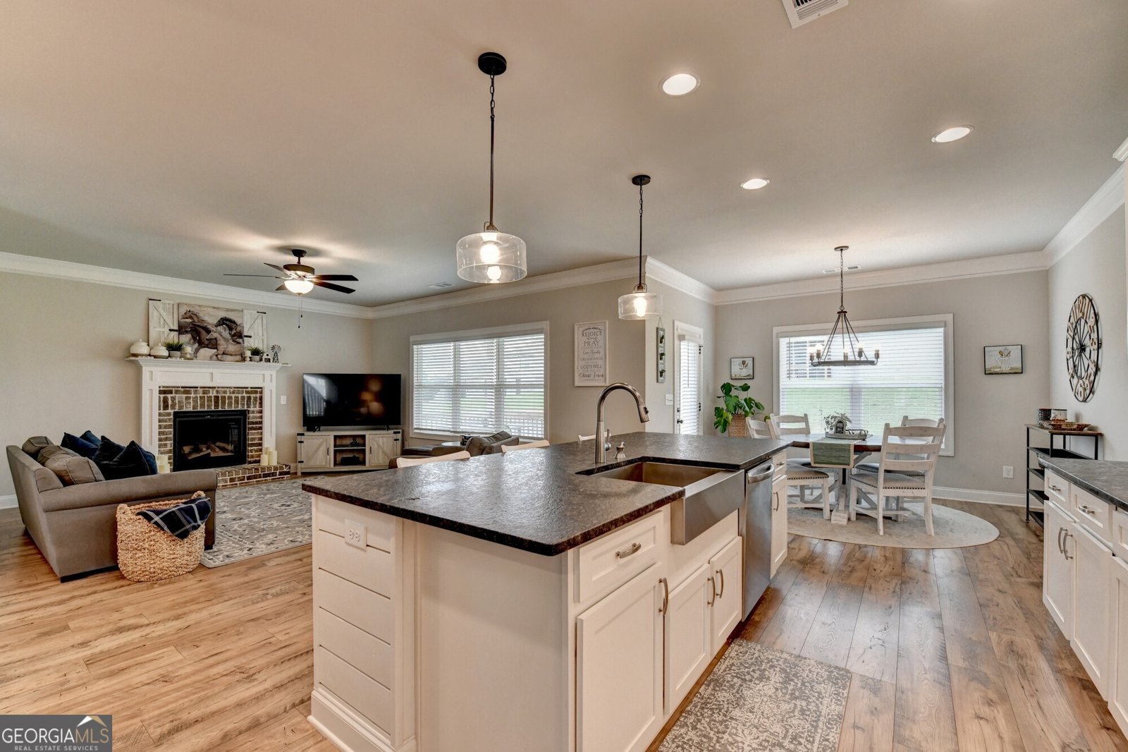 903 Calgary Court Winder - Photo 13