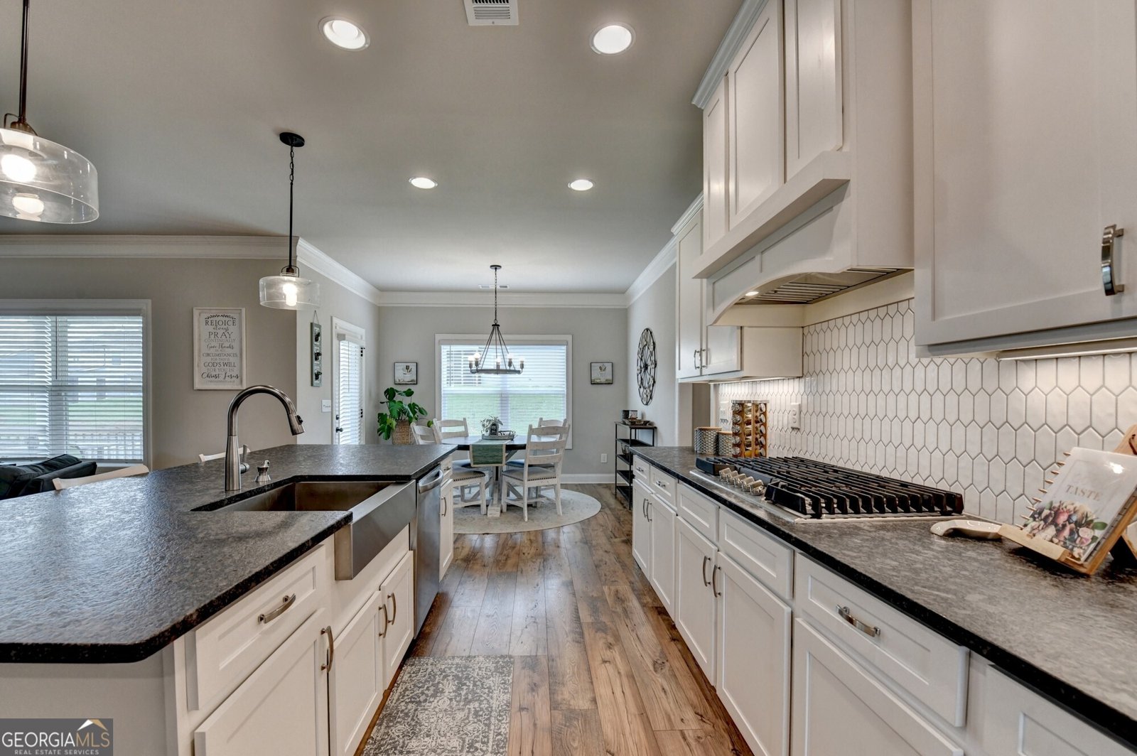 903 Calgary Court Winder - Photo 14