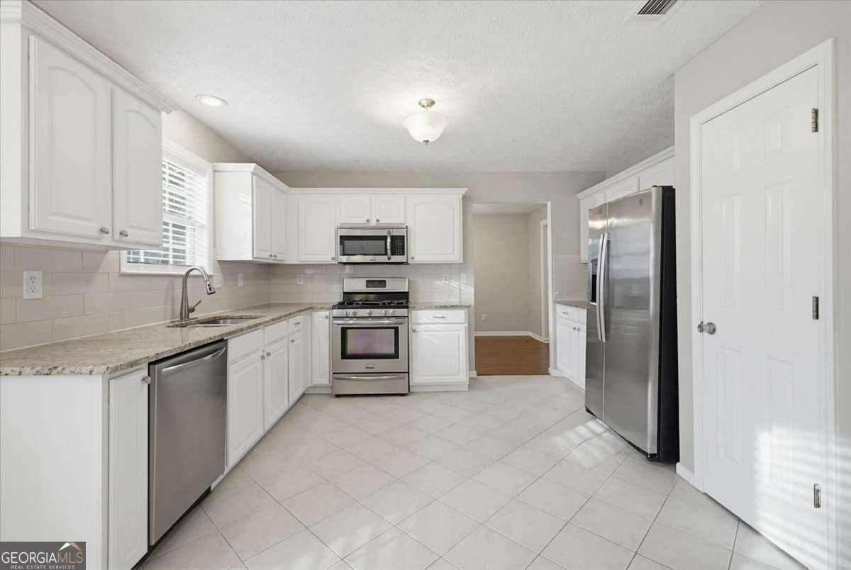 1029 Harbins Pass Drive Dacula - Photo 10