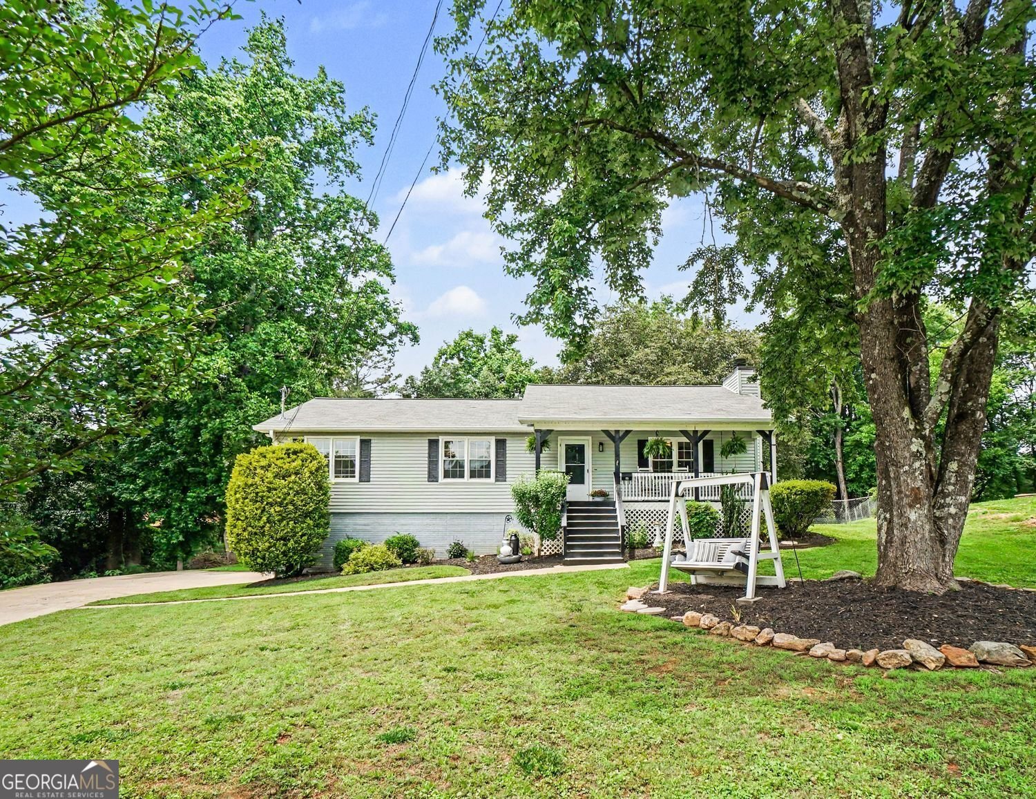 404 Hill Crest Court Woodstock - main photo
