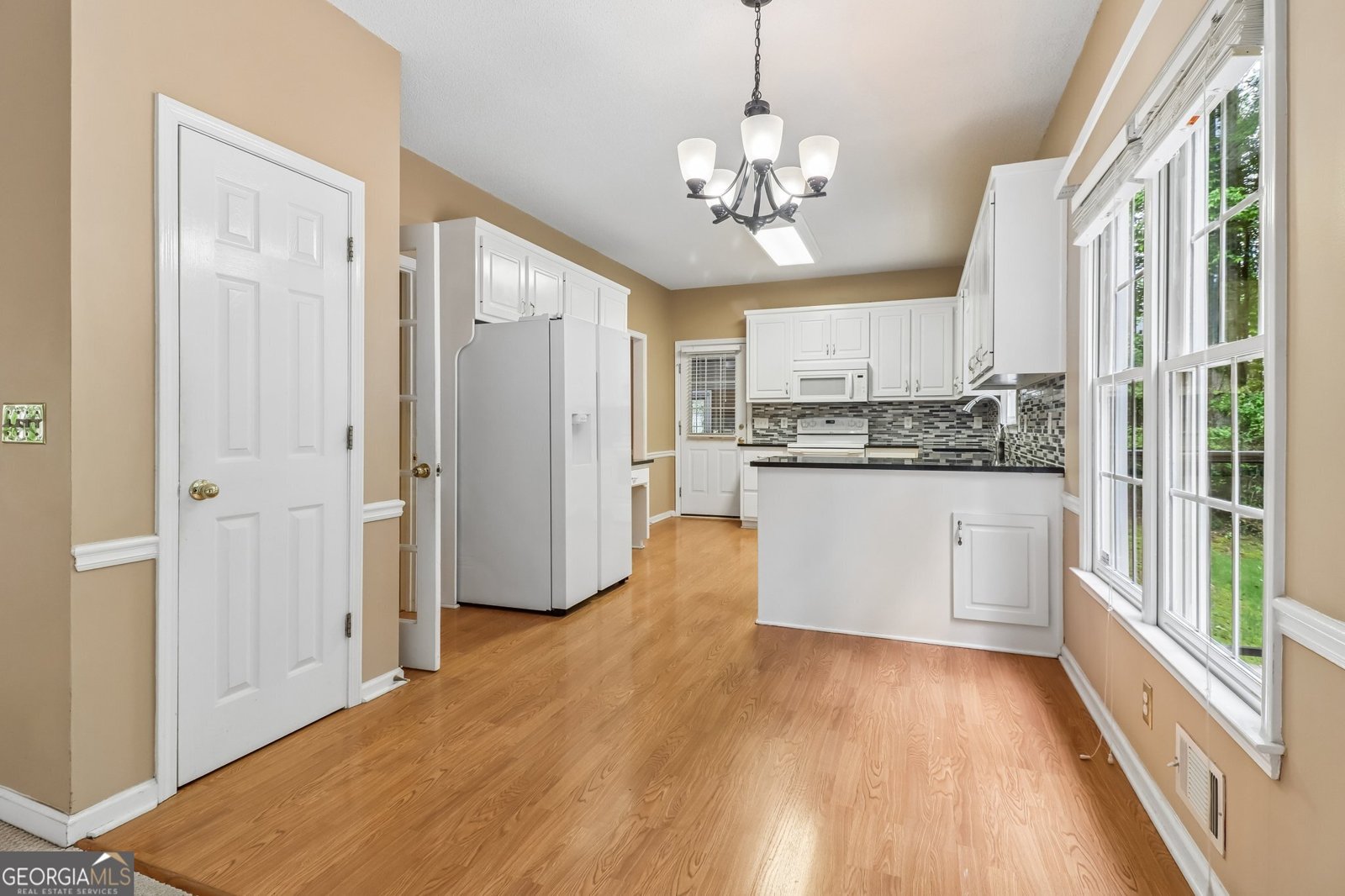 8215 Stonebrook Court Cumming - Photo 10