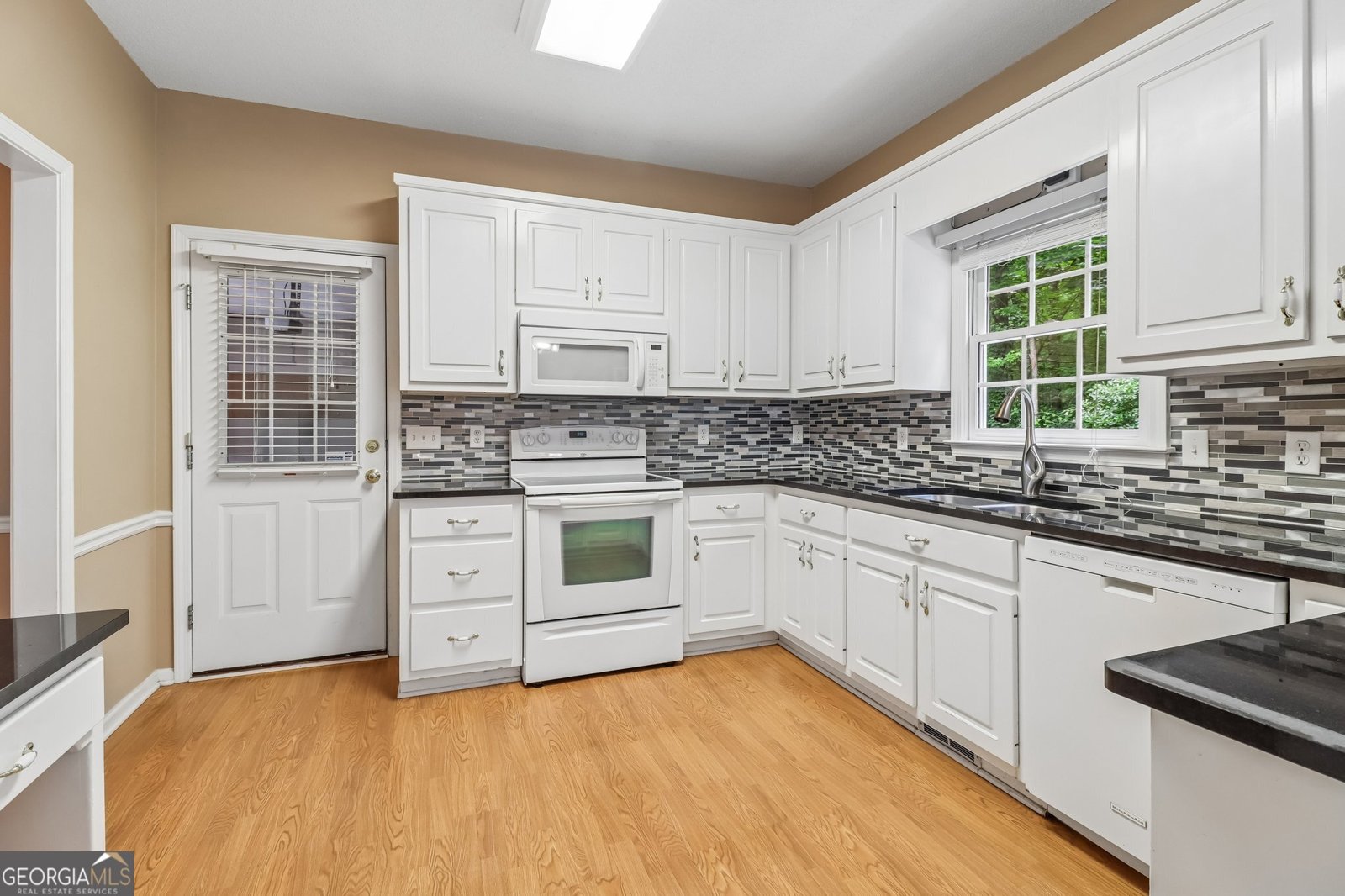 8215 Stonebrook Court Cumming - Photo 14