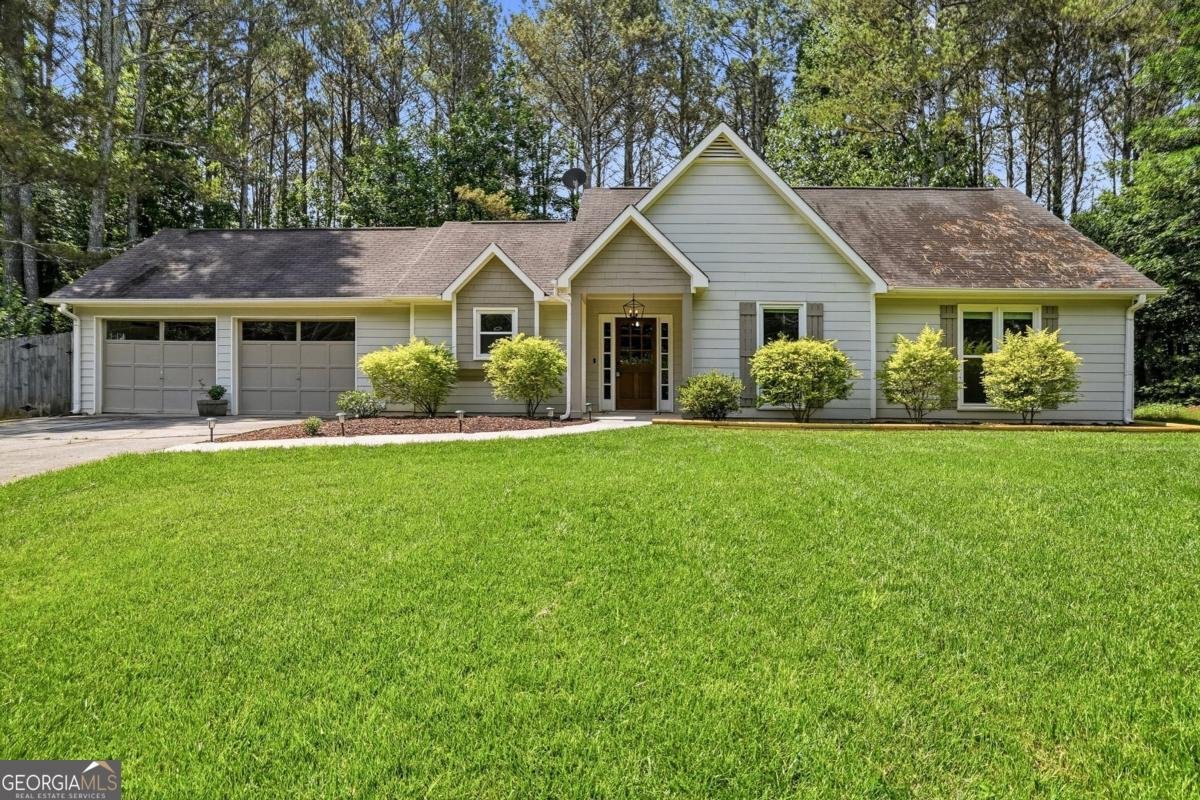 5985 Bridle Drive Cumming - main photo