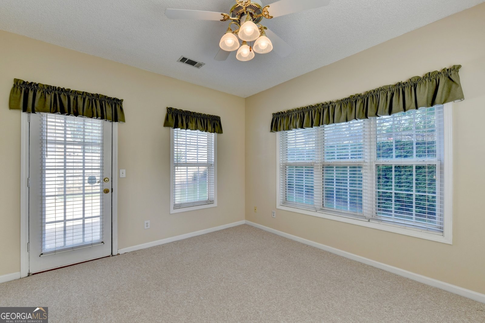 1406 Mandalay Court Lilburn - Photo 40
