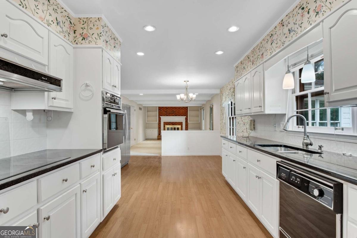 4589 Holliston Road Dunwoody - Photo 18