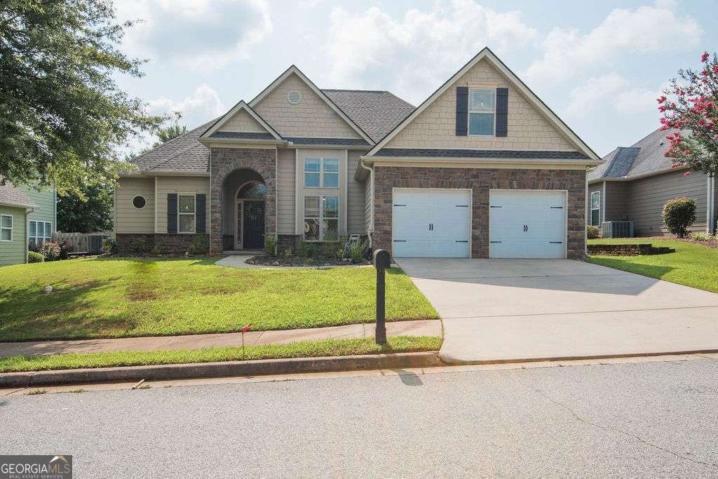 87 Camden Village Drive Newnan - main photo