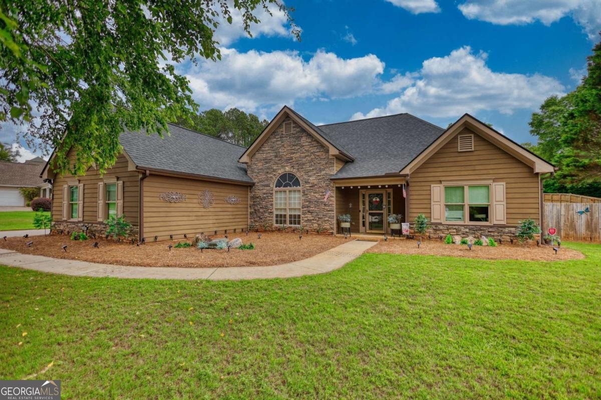 4207 Old Wood Drive Conyers - main photo