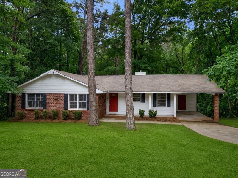 260 Pinehurst Drive Stockbridge - main photo