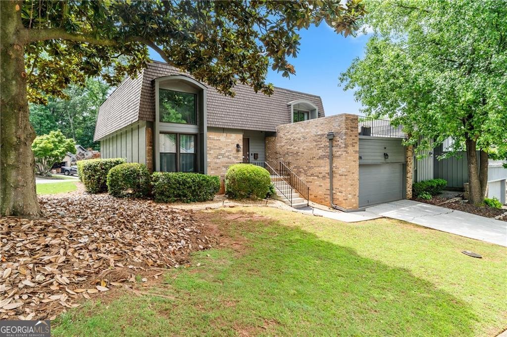 235 Leeward Lane Roswell - main photo