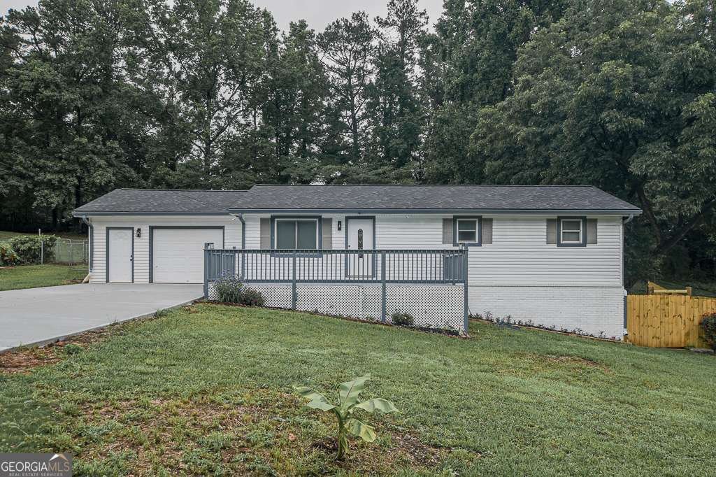 3313 Stoneybrook Drive Douglasville - main photo