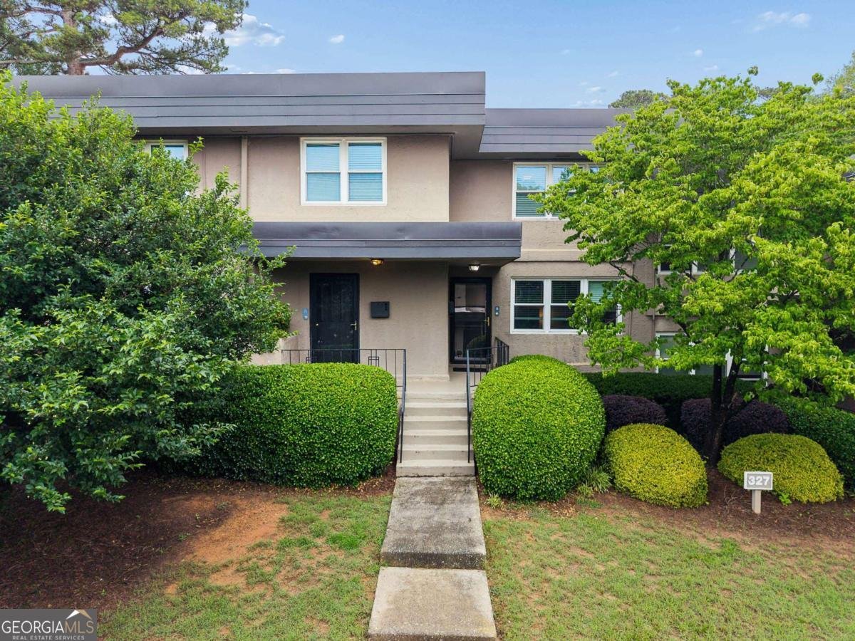 327 Lakemoore Drive Atlanta - main photo