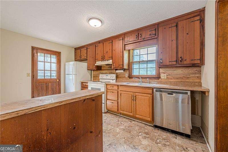 255 Sabrina Court Woodstock - Photo 10