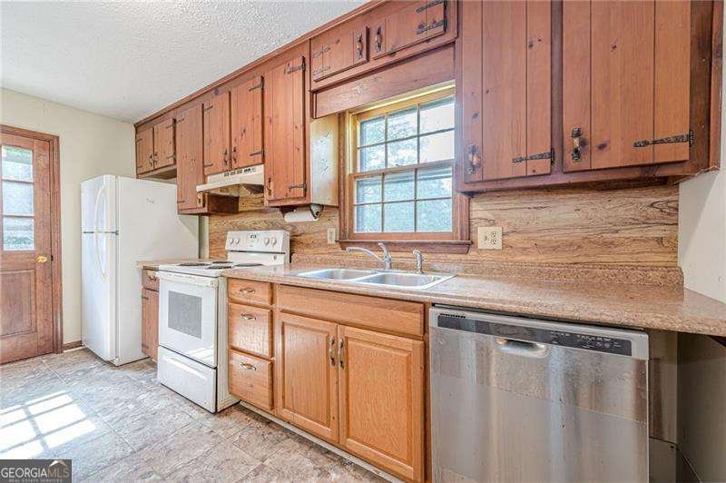 255 Sabrina Court Woodstock - Photo 12