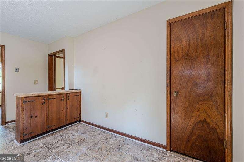 255 Sabrina Court Woodstock - Photo 13