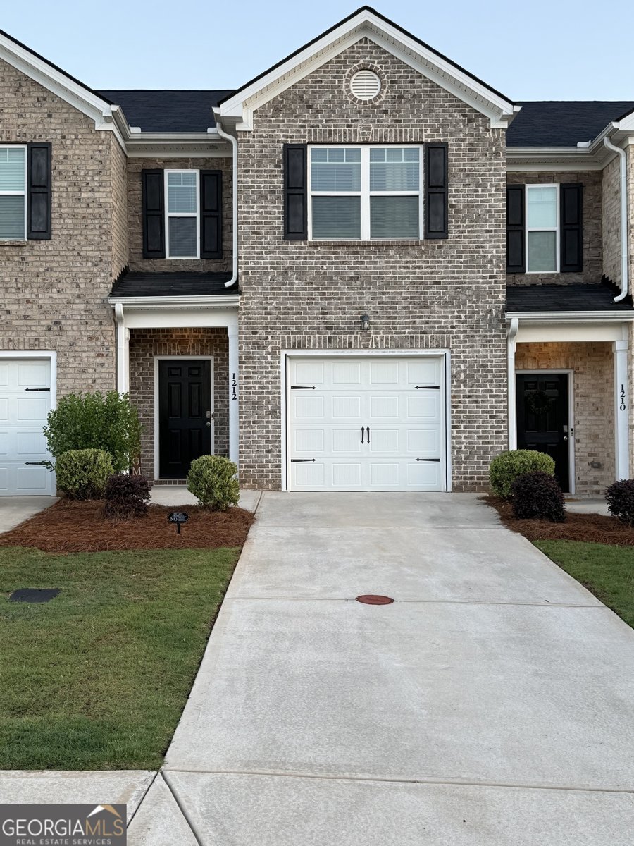 1212 Guernsey Way Stockbridge - main photo