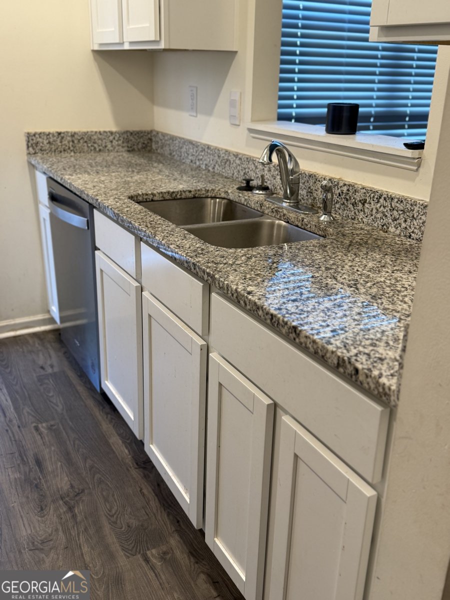 1212 Guernsey Way Stockbridge - Photo 9