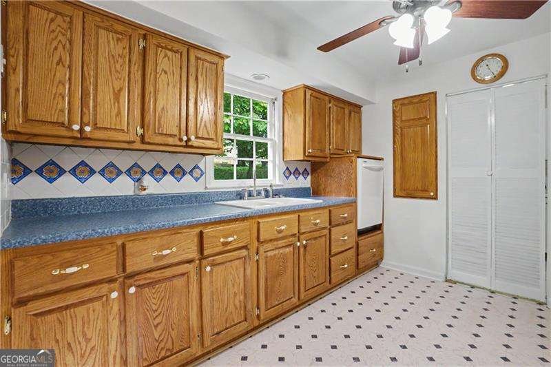 391 Beaumont Drive Stone Mountain - Photo 11