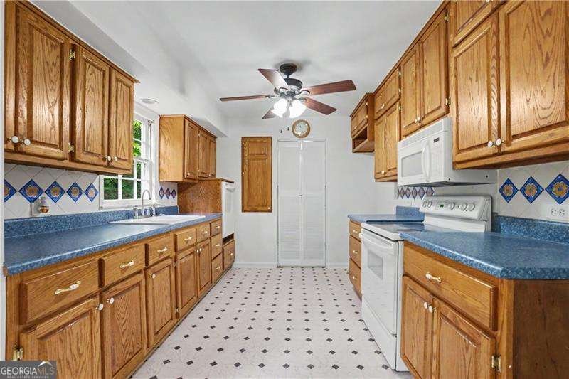 391 Beaumont Drive Stone Mountain - Photo 9