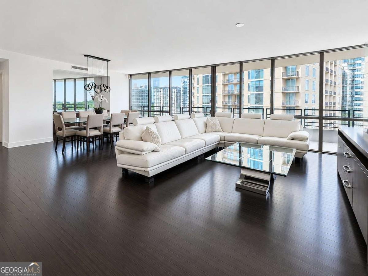 700 Park Regency Place Atlanta - main photo