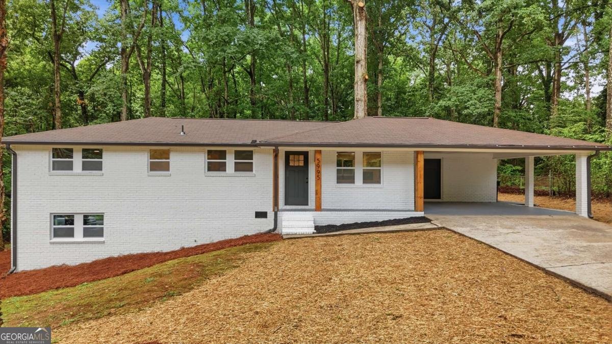 5995 Bear Drive Douglasville - main photo