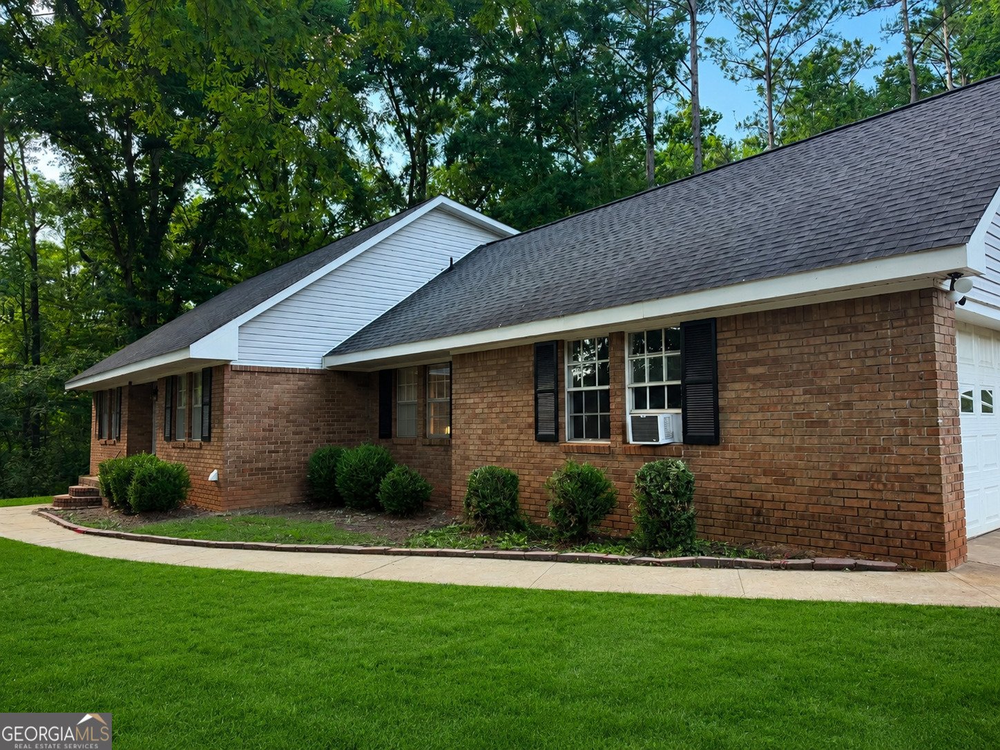 300 Cheyenne Drive Lagrange - main photo