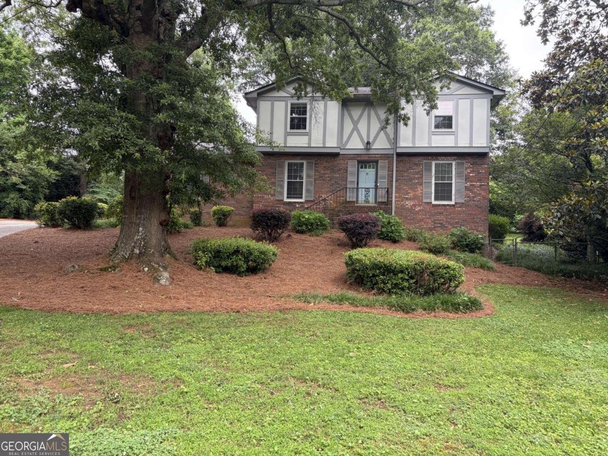 435 Stonebridge Drive Roswell - main photo