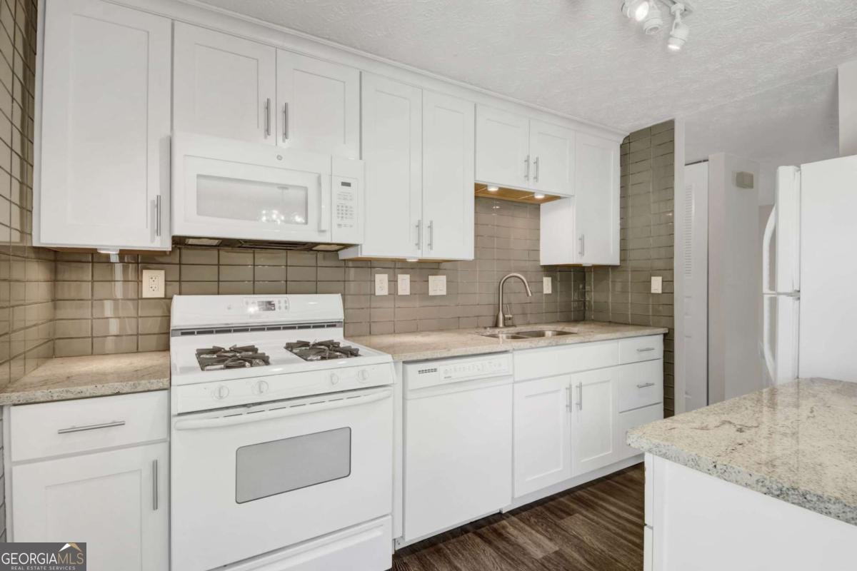 570 Sheringham Court Roswell - Photo 10