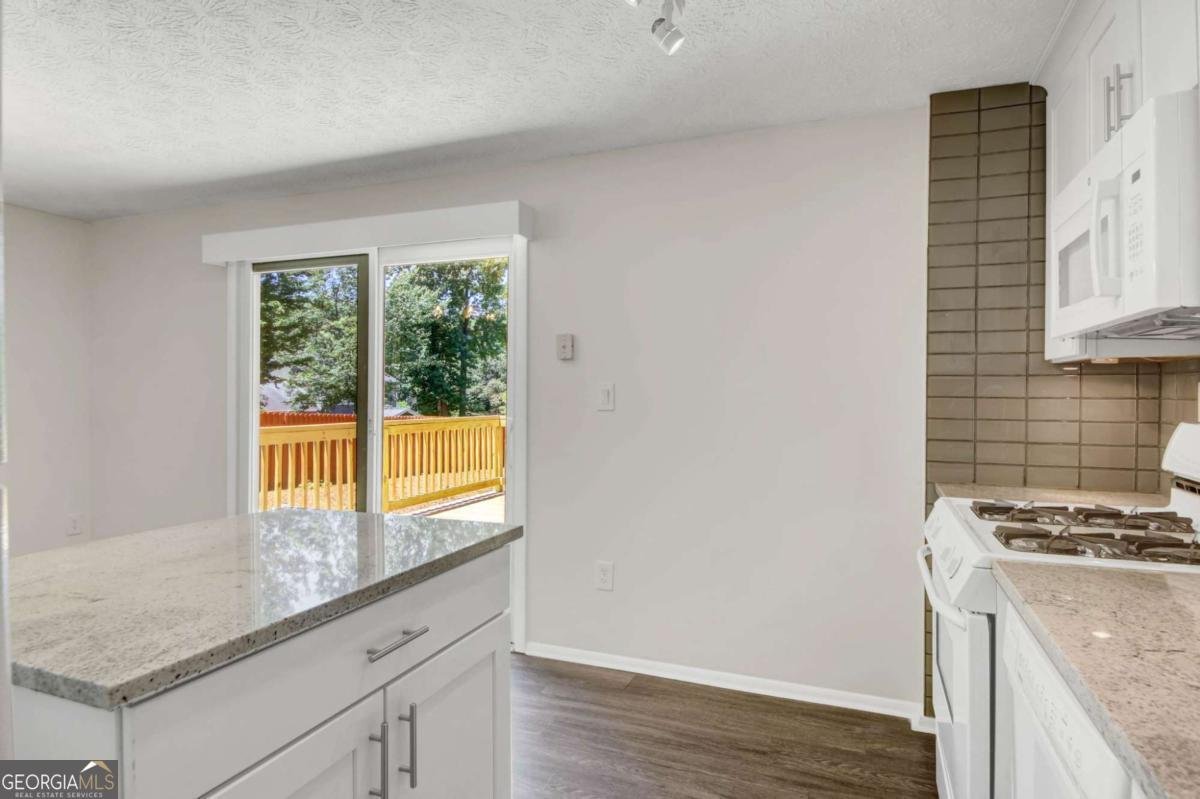 570 Sheringham Court Roswell - Photo 12
