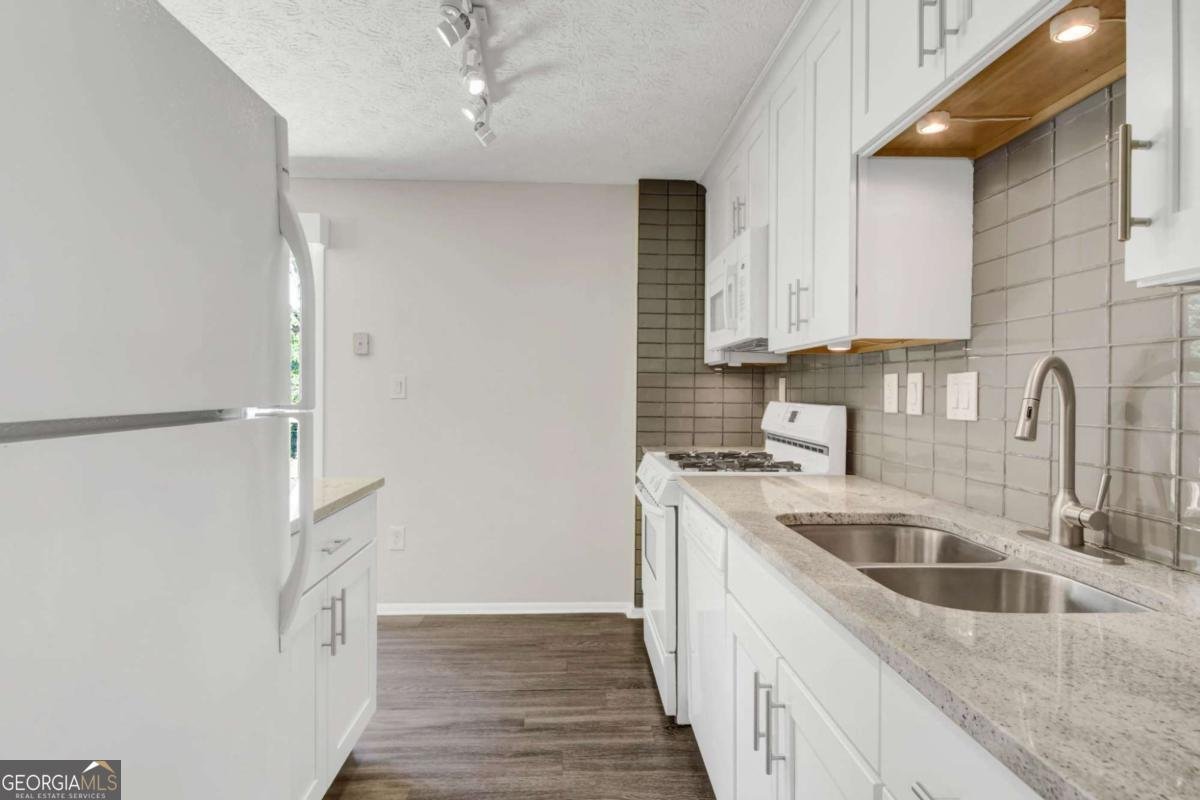 570 Sheringham Court Roswell - Photo 14