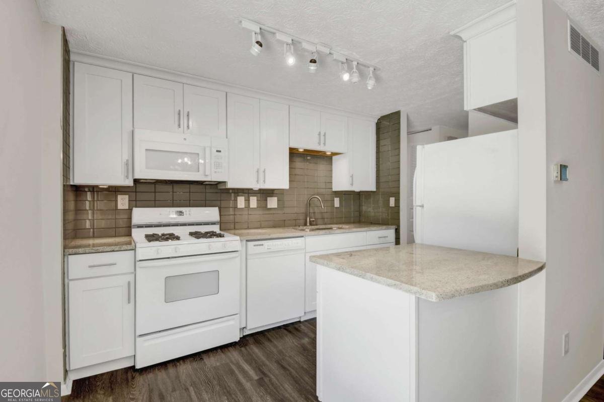 570 Sheringham Court Roswell - Photo 9
