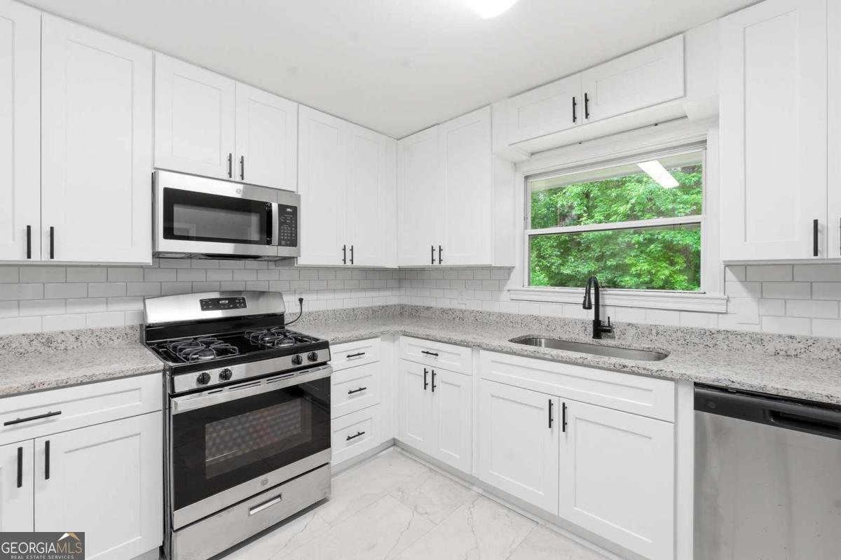 2167 Cloverdale Drive Atlanta - Photo 10