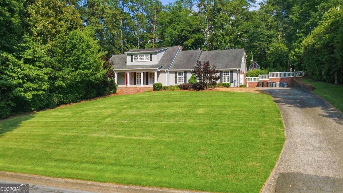 2 Walnut Drive Cartersville - main photo