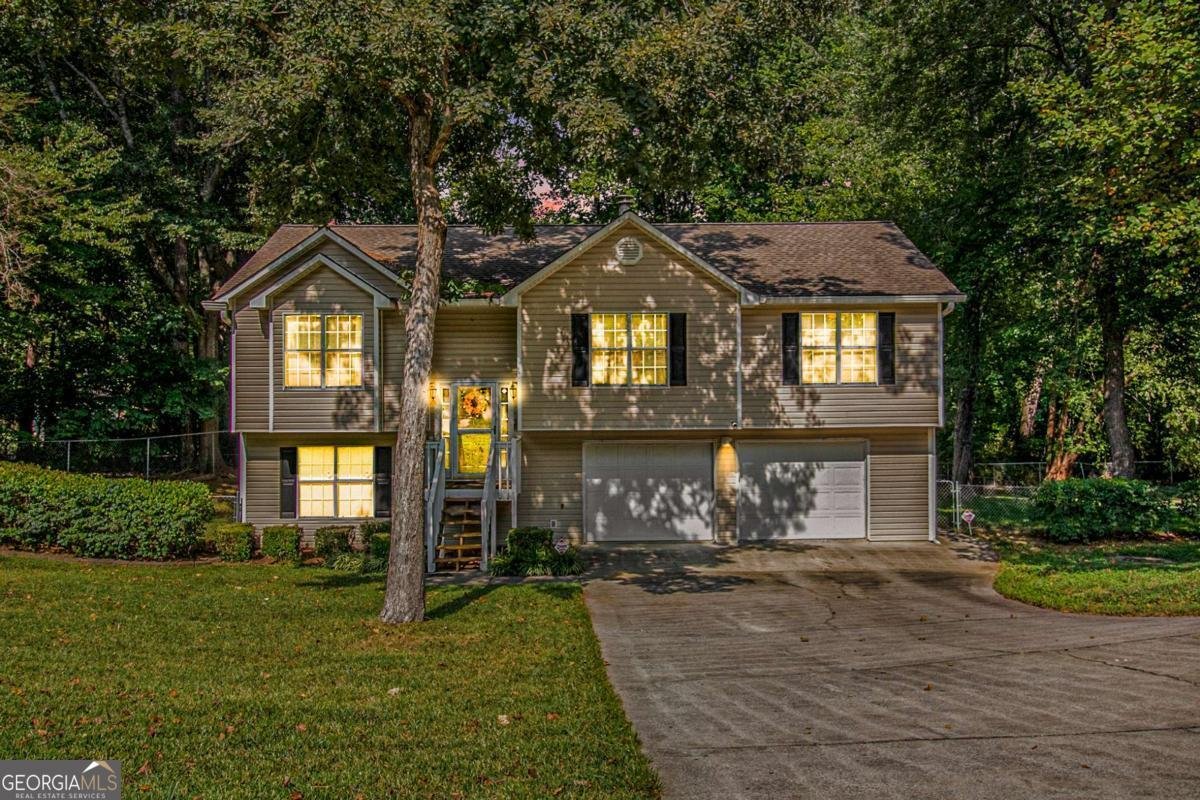 7312 White Flag Trail Lithia Springs - main photo