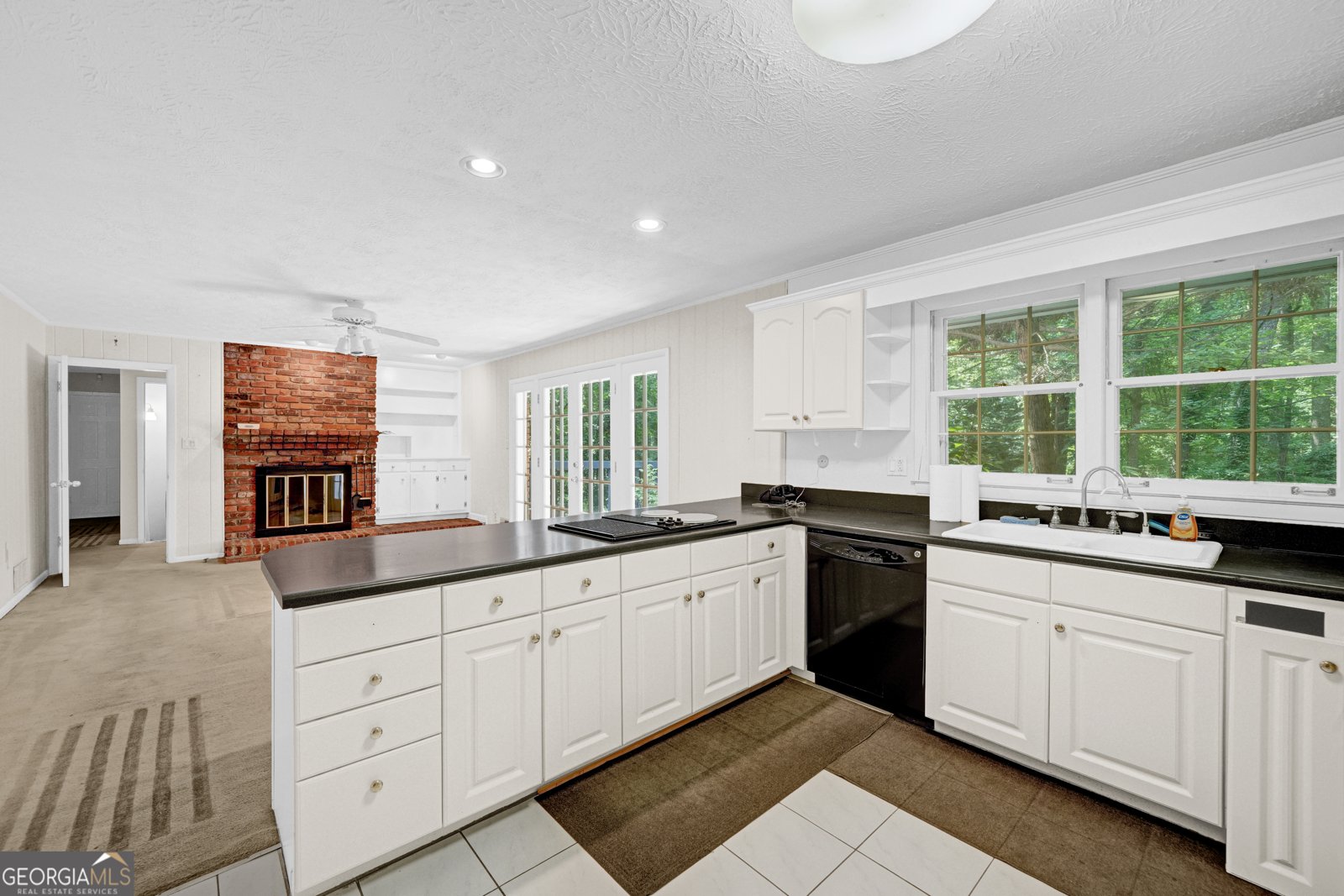 105 Stewart Drive Sandy Springs - Photo 7
