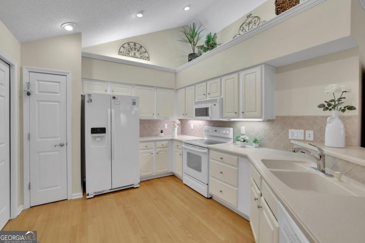 1105 Sweet Apple Circle Alpharetta - Photo 10