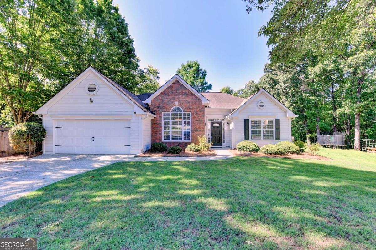 572 Staghorn Lane Suwanee - main photo