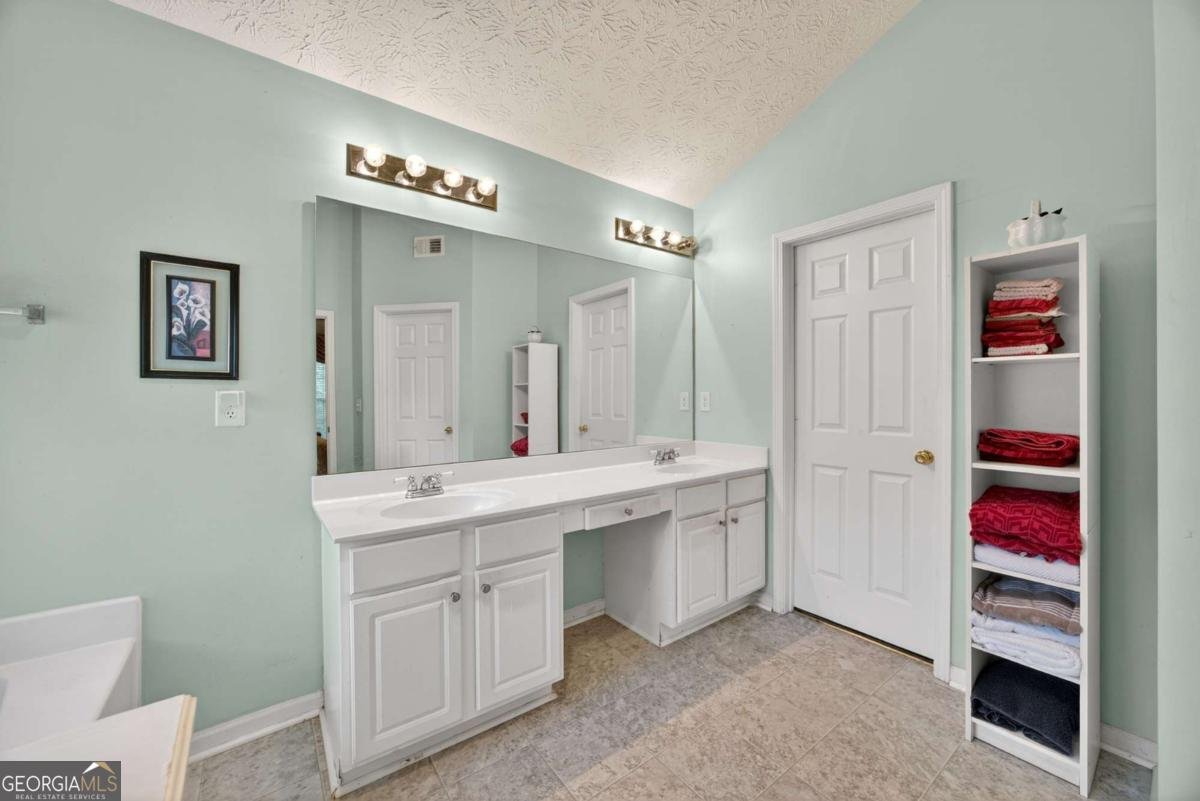 190 Meadowbrook Court Covington - Photo 23