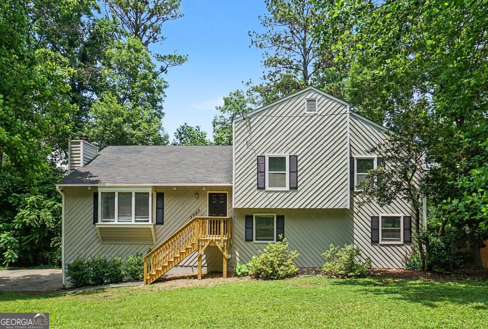 3985 Lookout Point Drive Marietta - main photo