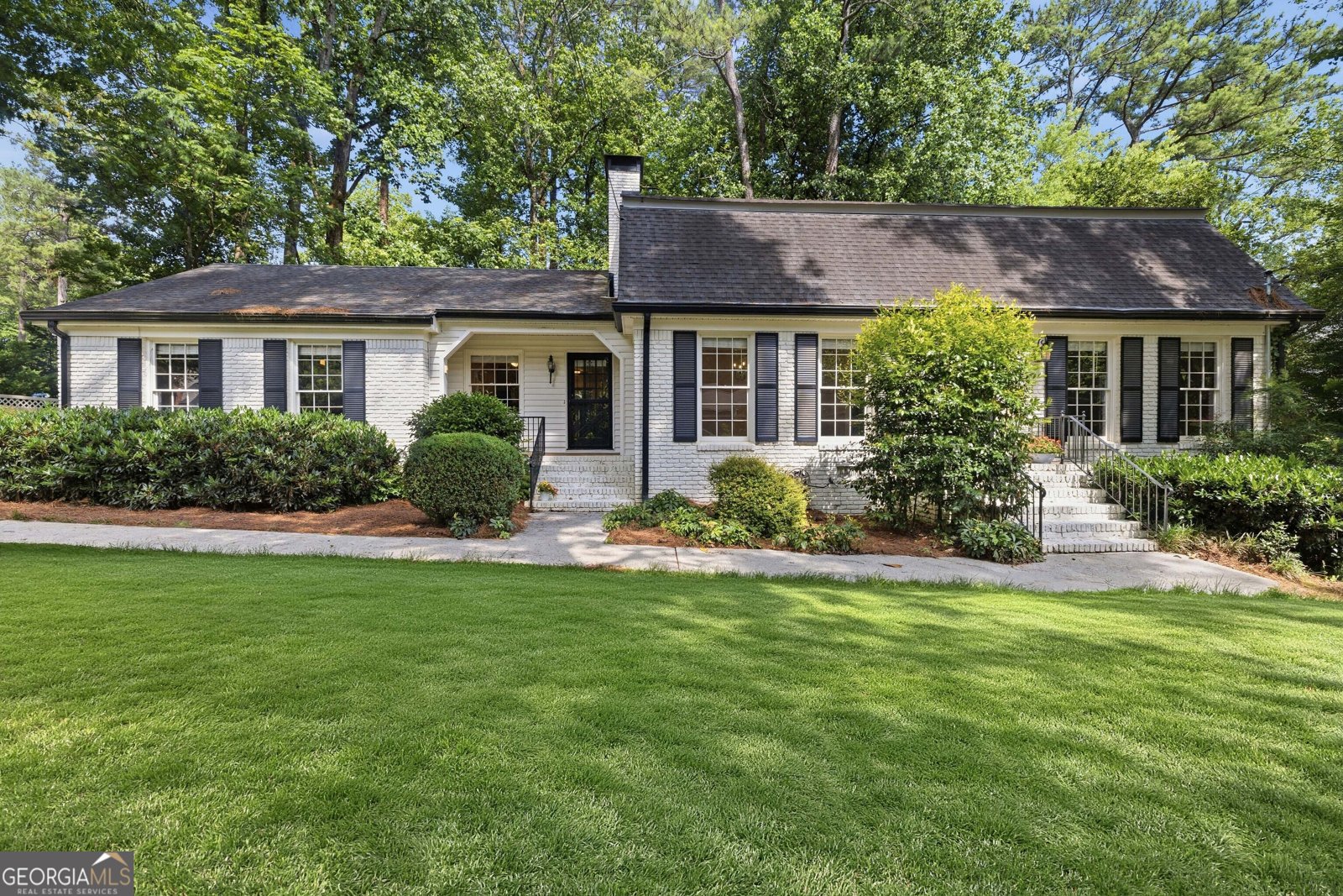 4943 Vernon Oaks Drive Dunwoody - main photo