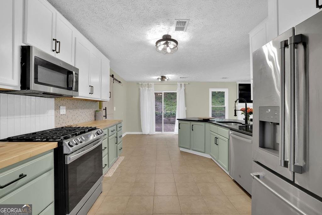 8011 Huntcliff Road Woodstock - Photo 4
