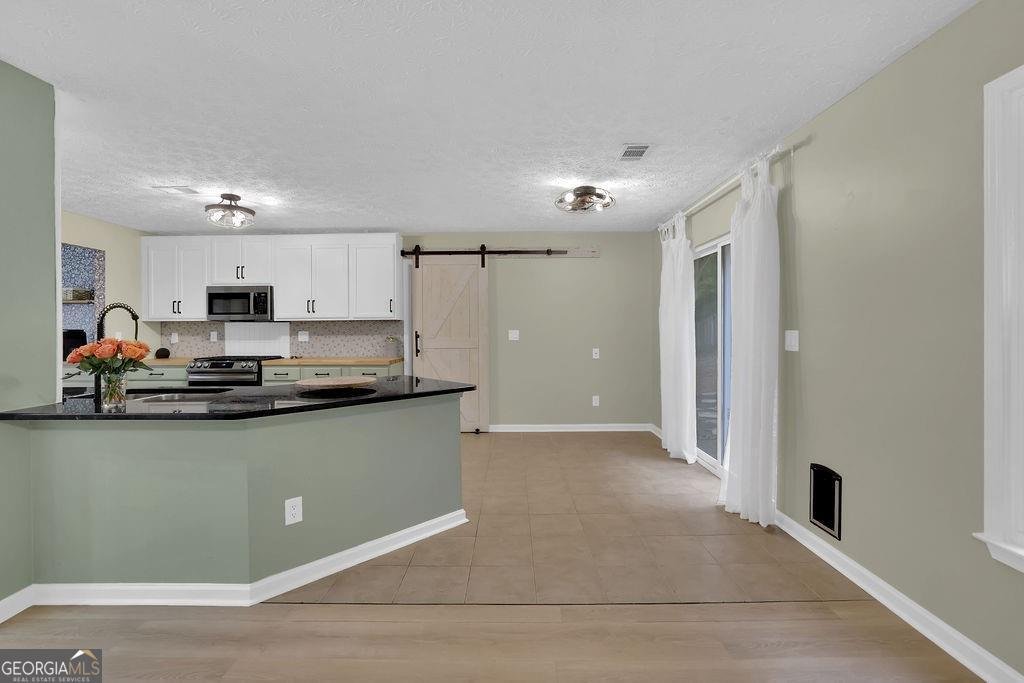 8011 Huntcliff Road Woodstock - Photo 9