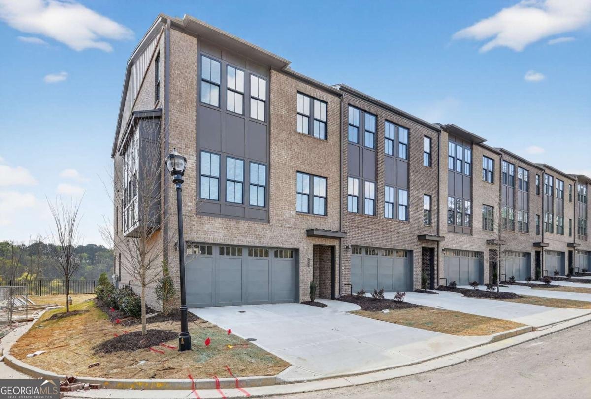 3685 Belle Fields Crossing Suwanee - main photo