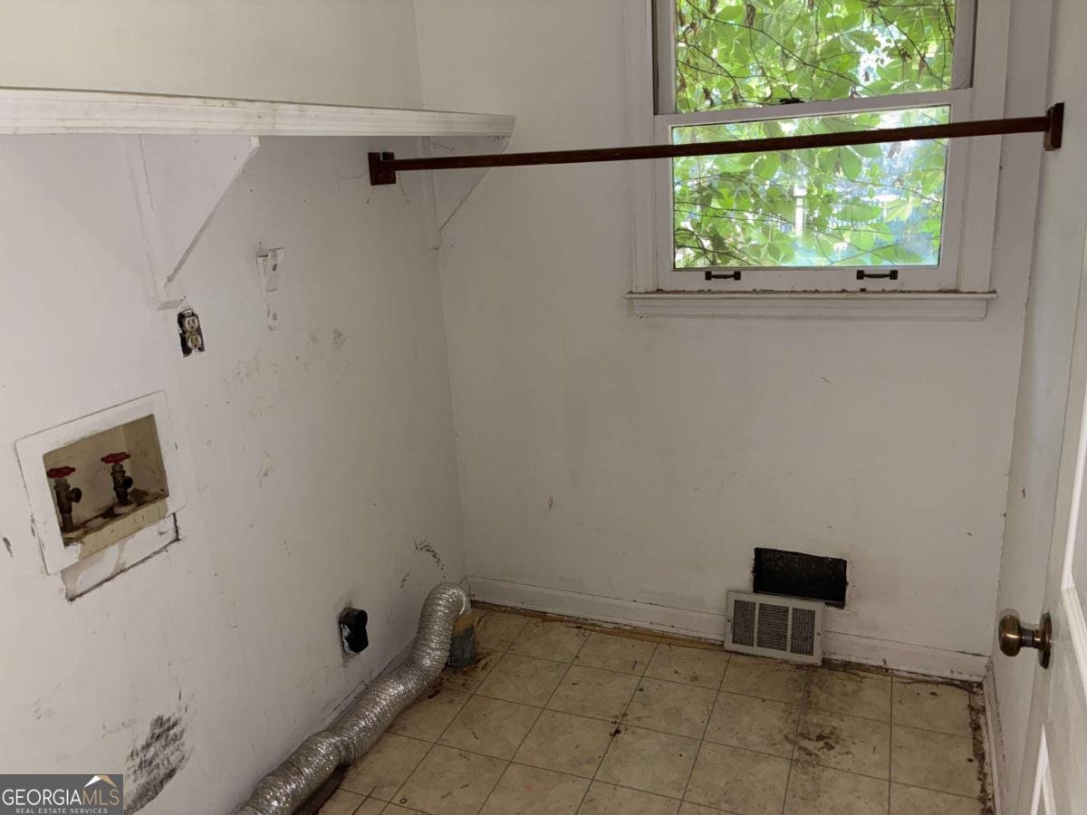 667 King Road Stone Mountain - Photo 11