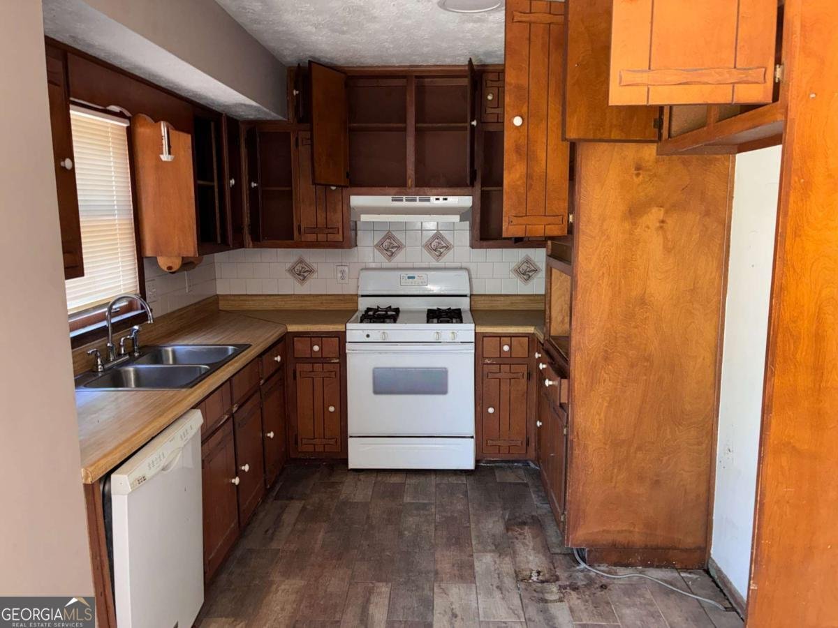 667 King Road Stone Mountain - Photo 8