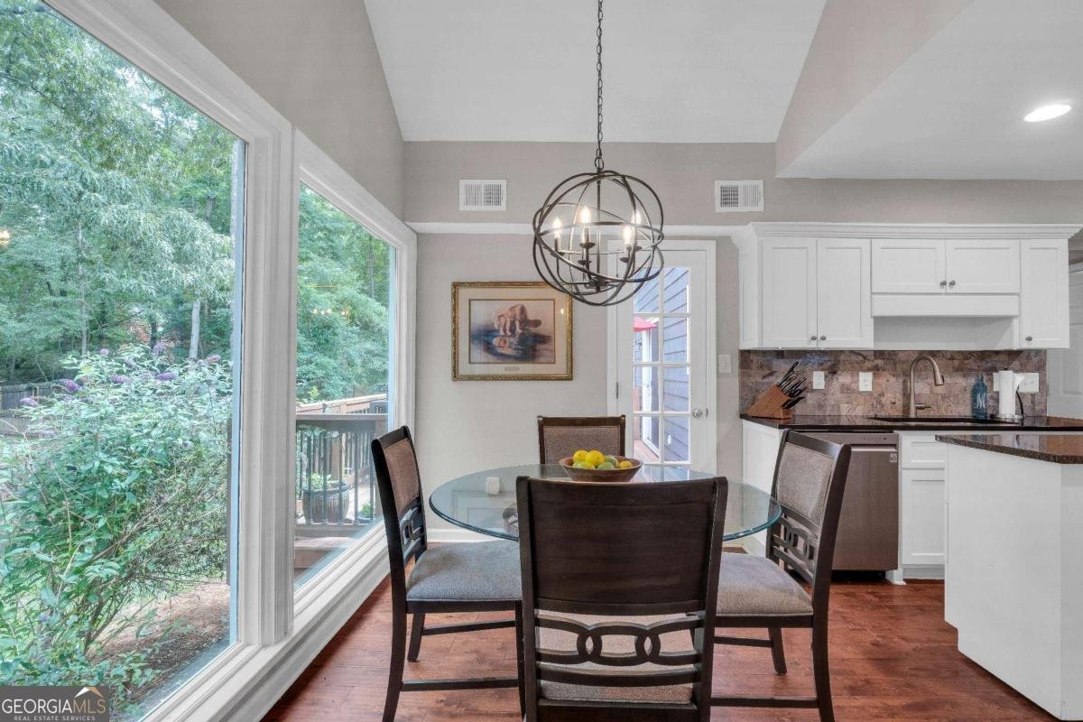 5587 Patrick Court Peachtree Corners - Photo 6