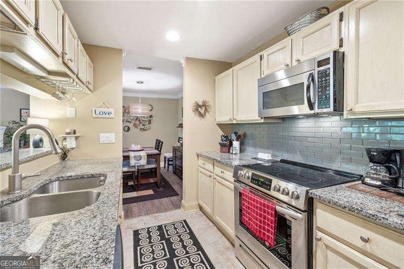 123 Warm Springs Circle Roswell - main photo