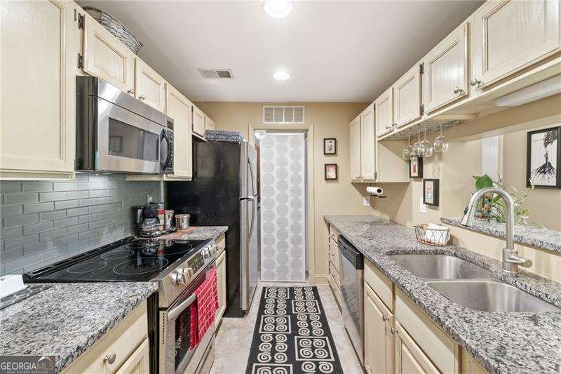 123 Warm Springs Circle Roswell - Photo 7