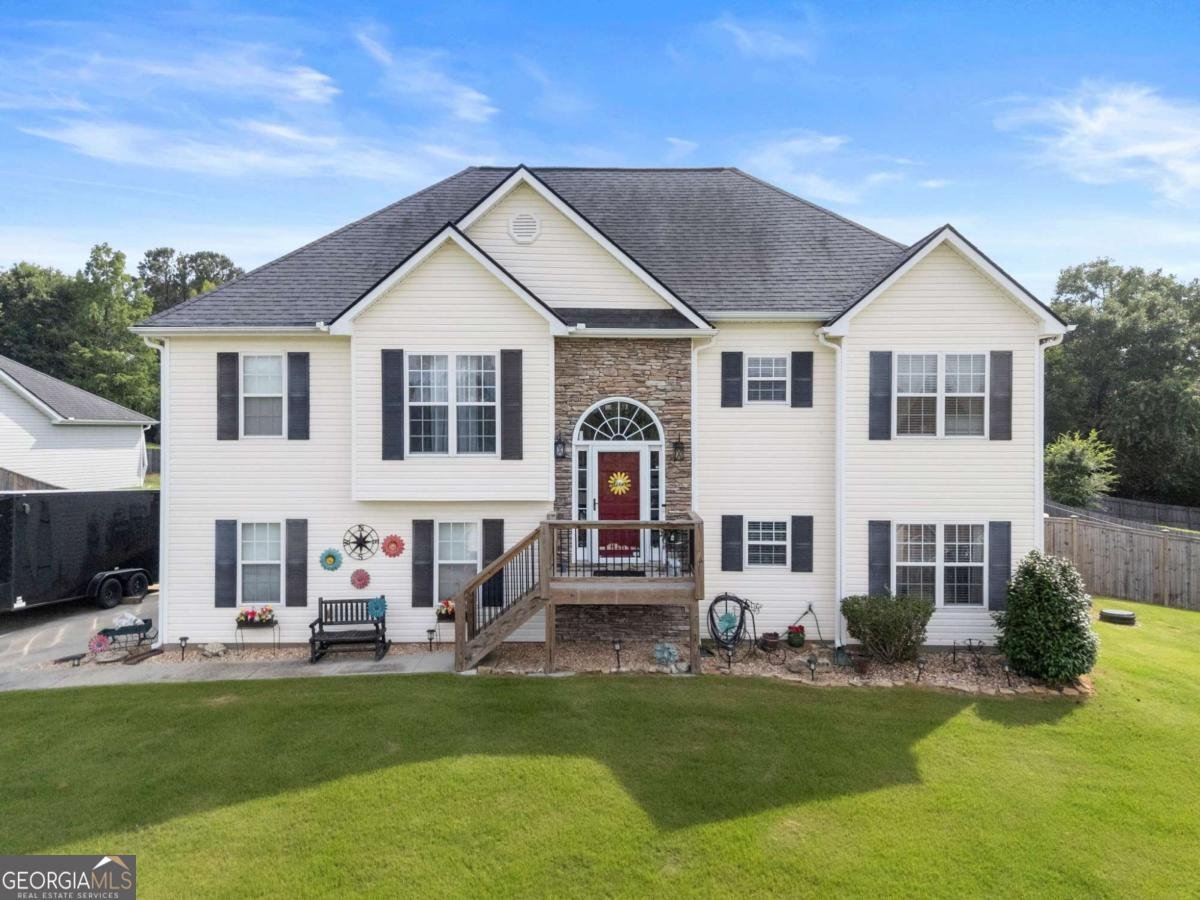 233 Cambridge Drive Loganville - main photo